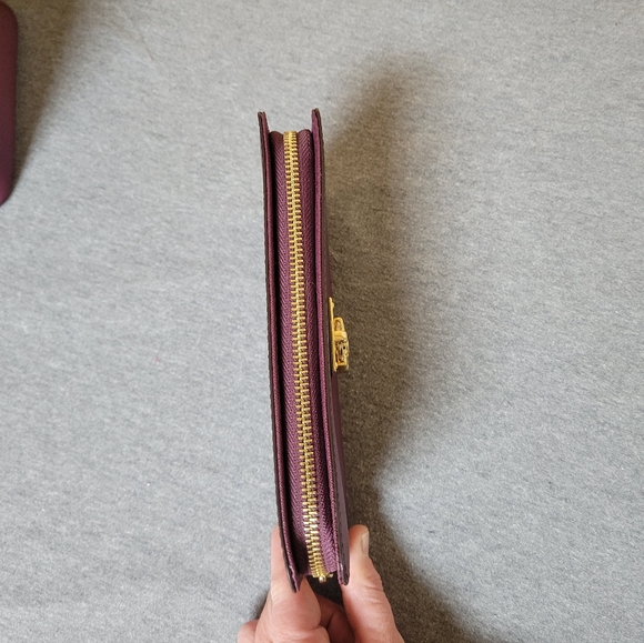 Michael Kors Large Tote and Wallet - Picture 13 of 15